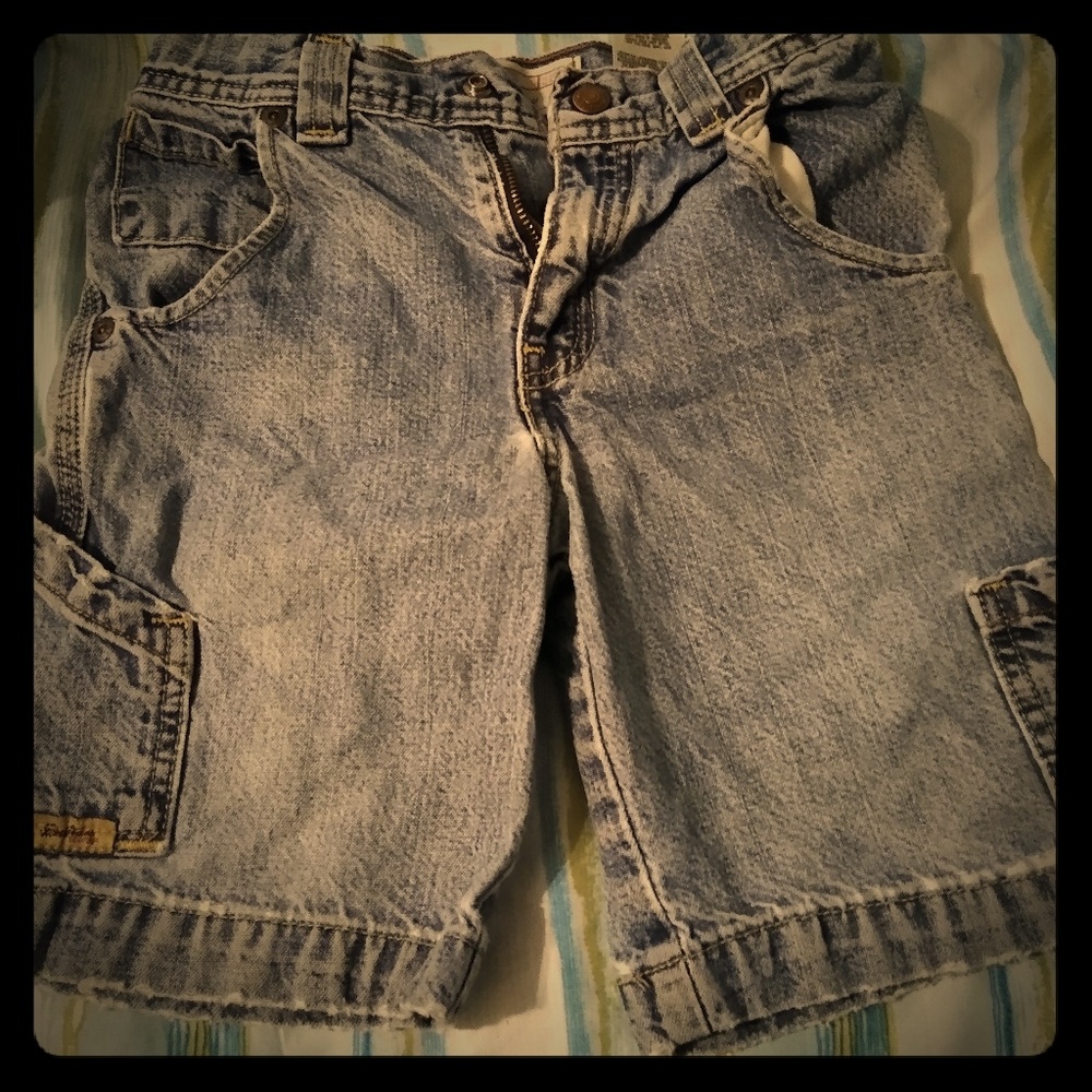 Levi Strauss shorts- bundle only!!